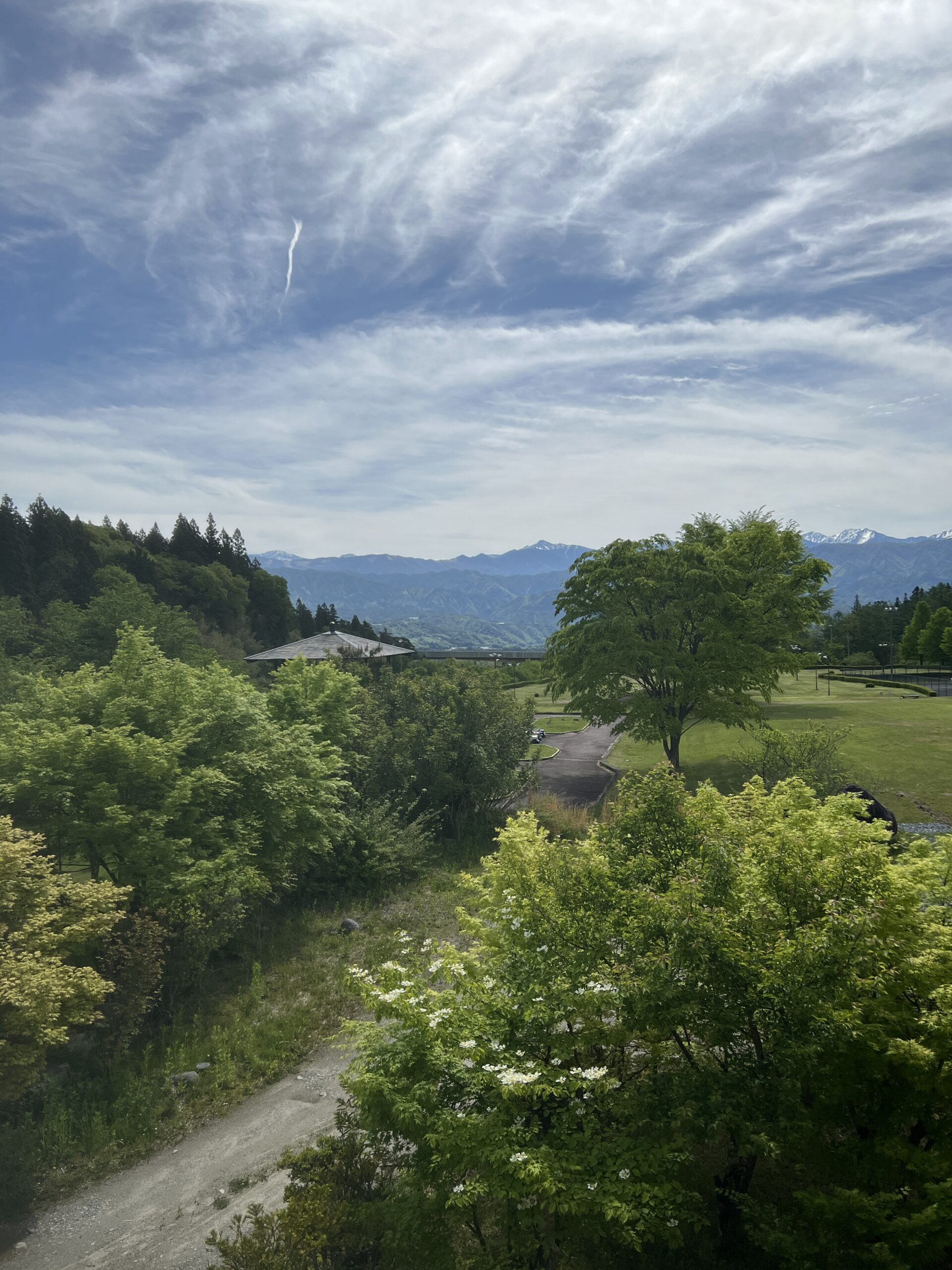 旅館の窓から